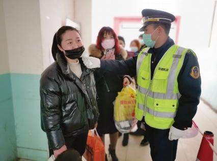 勇?lián)仃P(guān)責(zé)筑起防疫墻——隴南市運(yùn)管系統(tǒng)全力開(kāi)展疫情防控工作綜述