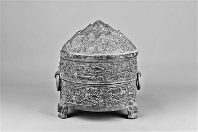 平?jīng)霾┥缴w神獸紋銅樽，東漢人向往過(guò)上神仙生活的印跡