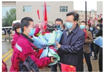 慶陽(yáng)市第二、三批支援湖北醫(yī)療隊(duì)12名隊(duì)員凱旋