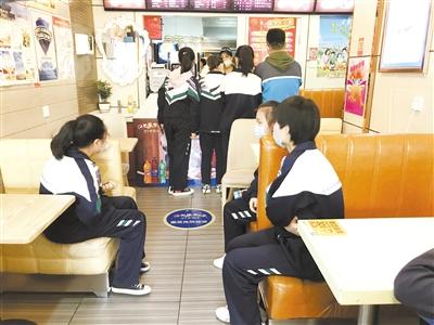 【開(kāi)學(xué)季】小飯桌“停擺”部分學(xué)生就餐午休成難題