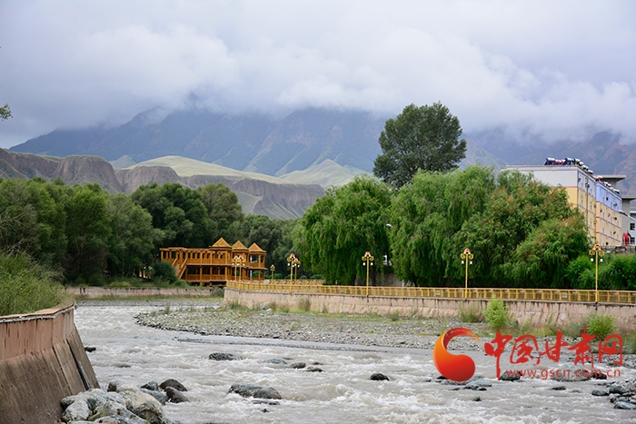 【蘭大新聞學(xué)子重走西北角】達(dá)隆東智：裕固草原春天的記錄者