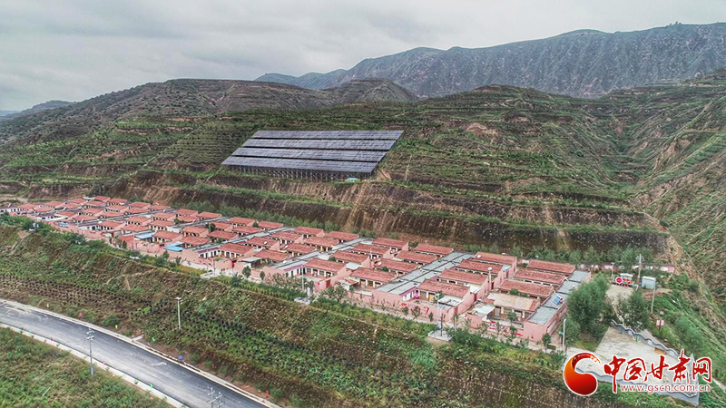 【跟著總書記看甘肅】布楞溝村：水引來了，路修通了，新農(nóng)村建起來了（圖）