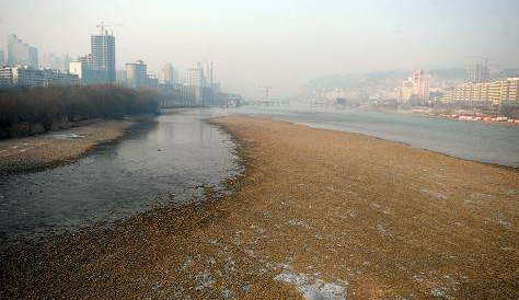 市民：黃河水位大降會不會影響供水？ 水務(wù)部門：枯水期流量偏小屬于正?，F(xiàn)象