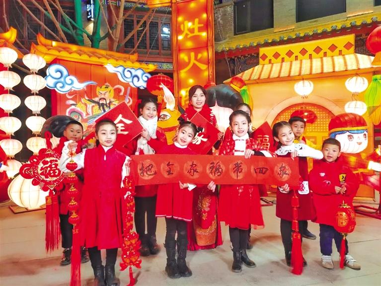 原創(chuàng)音樂電視《全家?！废蛱m州市人民拜年！