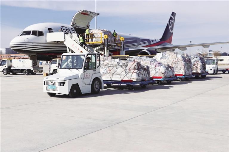 甘肅民航業(yè)開通第三條牛羊肉專機(jī) 截至2月7日累計保障牛羊肉約550噸