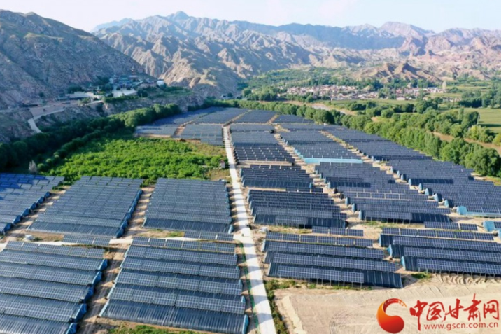 【奮斗百年路 啟航新征程 脫貧攻堅(jiān)答卷】以村為家，把貧困戶(hù)當(dāng)家人——記全國(guó)脫貧攻堅(jiān)先進(jìn)個(gè)人錢(qián)有