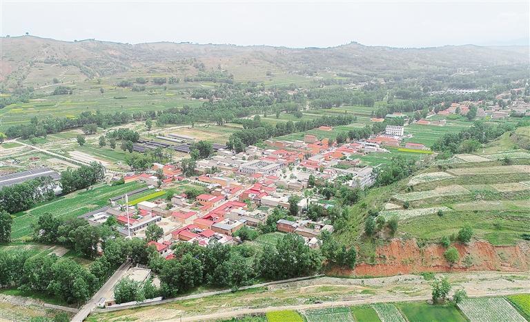 臨夏州積石山縣投資380余萬(wàn)元在關(guān)家川鄉(xiāng)何家村實(shí)施了風(fēng)貌改造項(xiàng)目