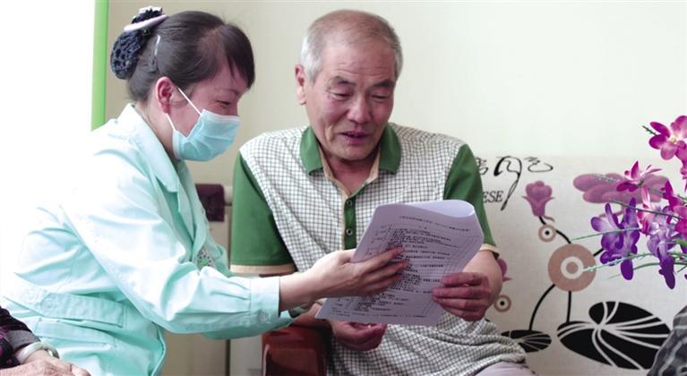 服務(wù)送進門 養(yǎng)老不離家——蘭州市積極探索多種嵌入式養(yǎng)老模式 打造“沒有圍墻的養(yǎng)老院”