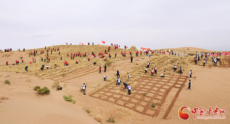 甘肅省委宣傳部、省文明辦、省志愿服務(wù)聯(lián)合會(huì)在古浪縣舉行壓沙主題文明實(shí)踐志愿服務(wù)活動(dòng)