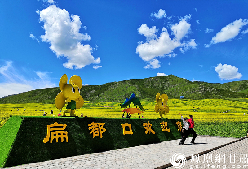 河西走廊張掖扁都口，古絲綢之路要道。王振武 攝