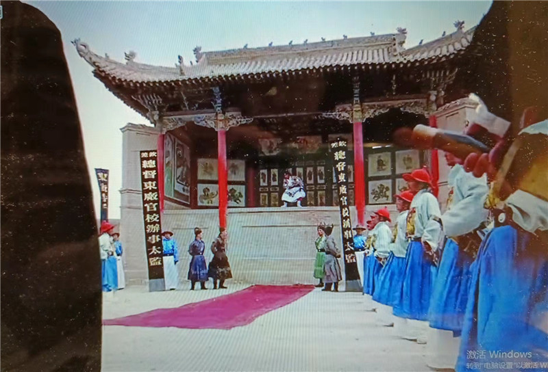 電影《新龍門(mén)客?！菲^之關(guān)城清代戲臺(tái)特寫(xiě)