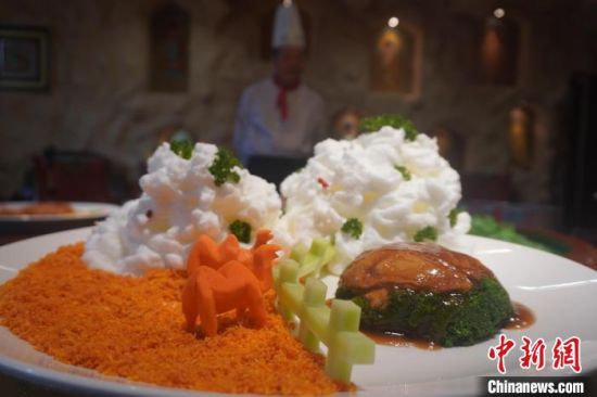 圖為敦煌菜代表菜肴展示?！【琶赖┰?攝