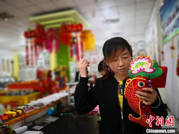 圖為“非遺”產(chǎn)品展示。(資料圖) 魏建軍 攝