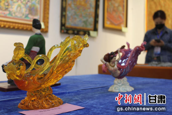 圖為敦煌飛天造型的作品。徐雪 攝