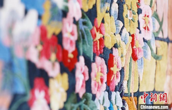 圖為手工地毯成品。　豆苗 攝