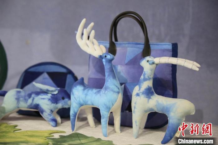 圖為許靜的非遺文創(chuàng)作品。(資料圖) 甘肅省非遺保護中心供圖