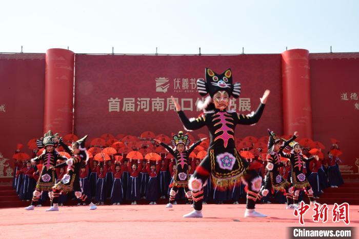 圖為首屆周口伏羲書展開幕式表演?！×赫赵?攝