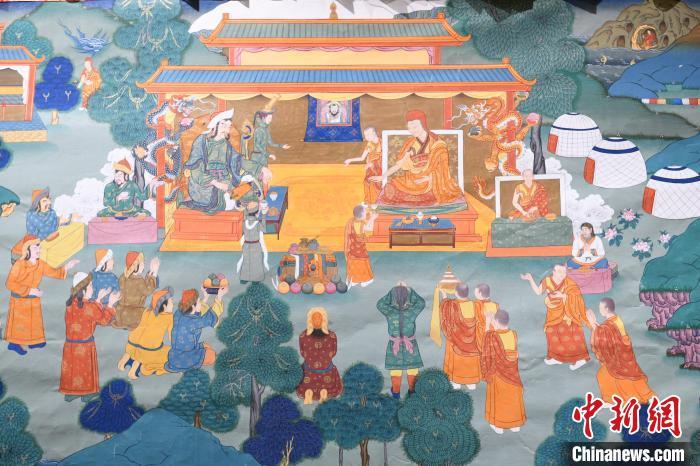 8月20日，在蘭州市博物館展出的大型歷史題材卷軸唐卡“涼州會盟”。　戴文昌 攝