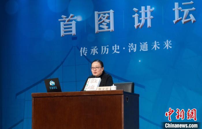 敦煌研究院文化弘揚(yáng)部講解科科長(zhǎng)韓文君。　湖南文藝出版社供圖