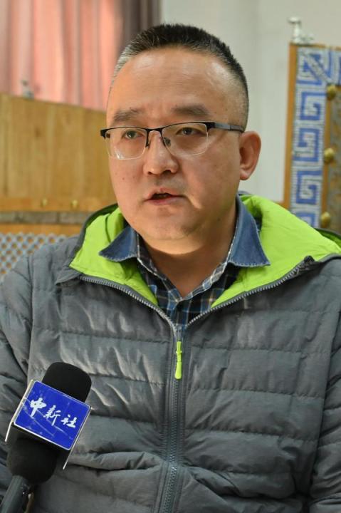 謝焱，甘肅省文物考古研究所副研究館員、考古研究二部主任、田野考古項(xiàng)目負(fù)責(zé)人。主持參與了張家川馬家塬戰(zhàn)國西戎墓地、臨潭磨溝齊家文化墓地等20多項(xiàng)考古調(diào)查、發(fā)掘工作，曾獲得中國國家文物局田野考古二、三等獎，“十二五”文物保護(hù)科學(xué)和技術(shù)創(chuàng)新二等獎等榮譽(yù)。